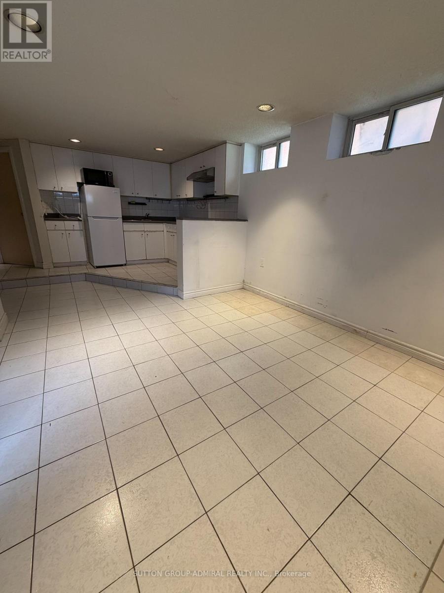 B - 1188 Avenue Road Property Photo 3