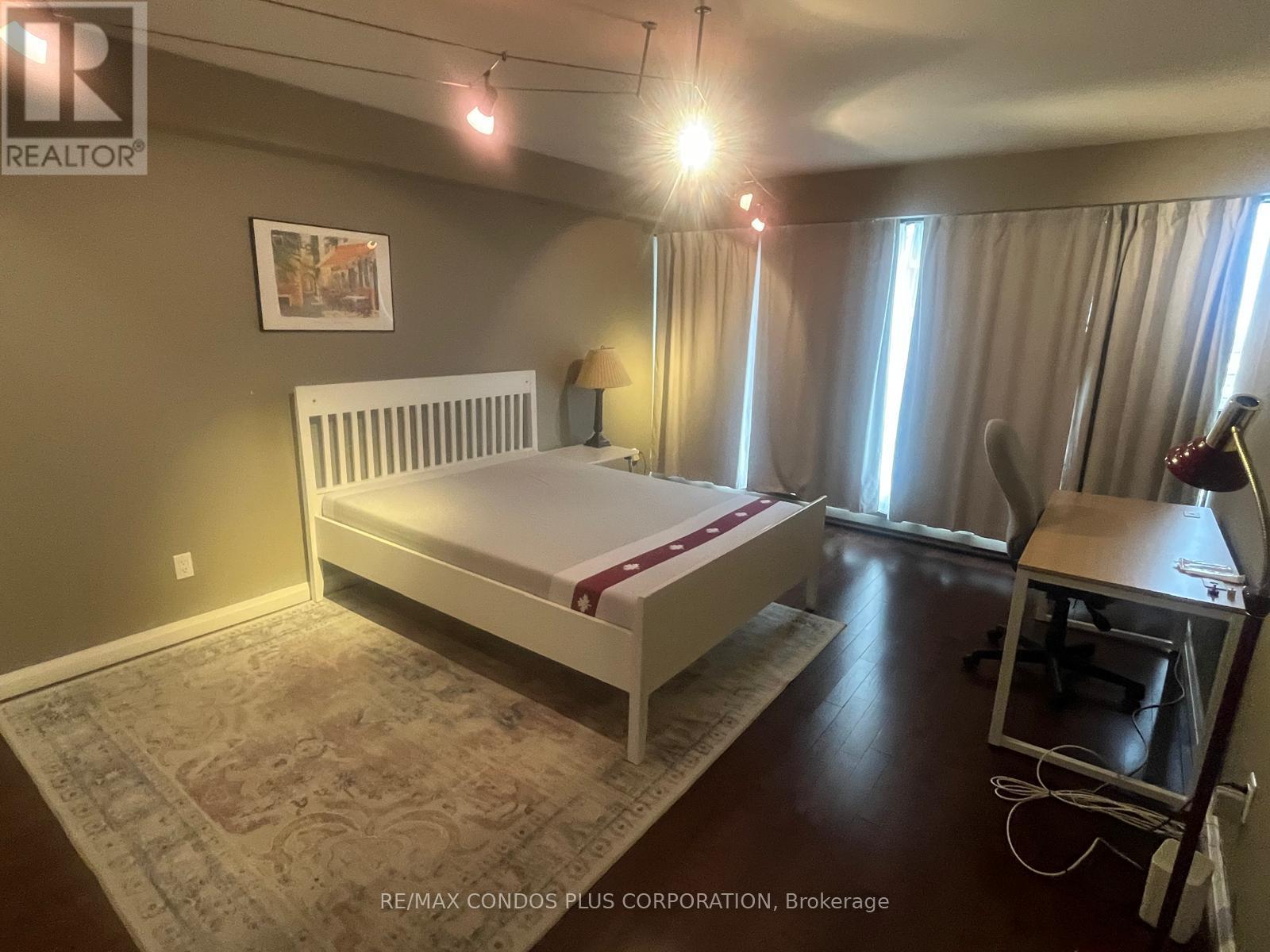 2302 - 65 Harbour Square Property Photo 11
