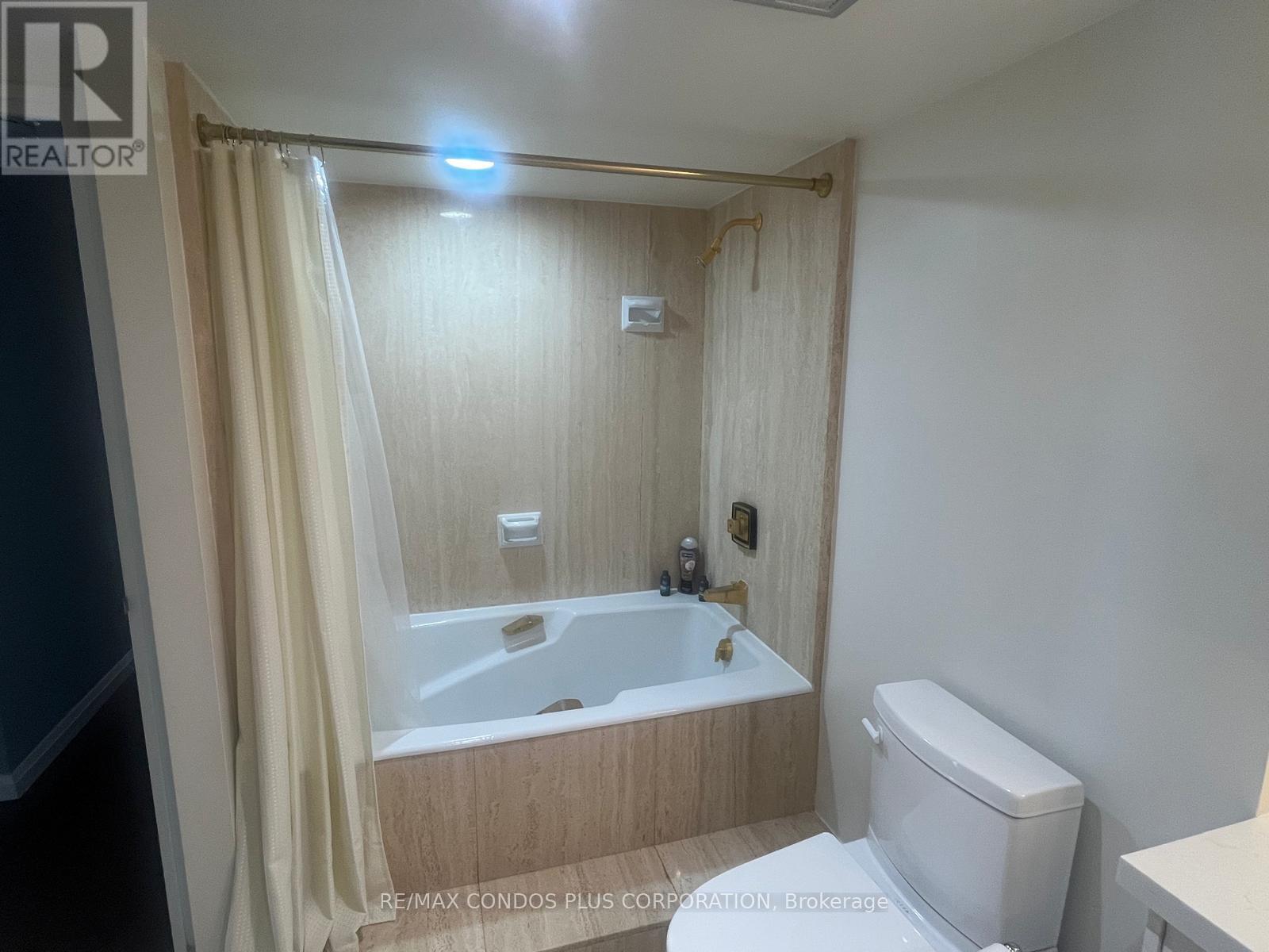 2302 - 65 Harbour Square Property Photo 16