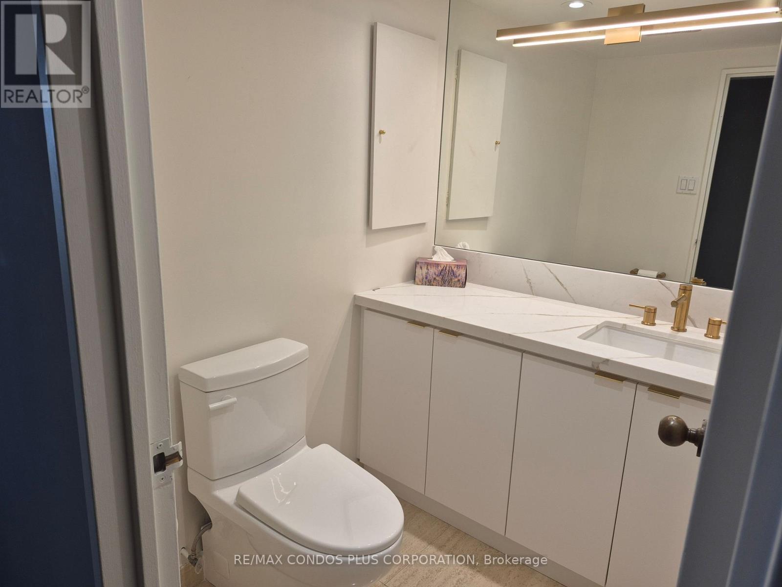 2302 - 65 Harbour Square Property Photo 20