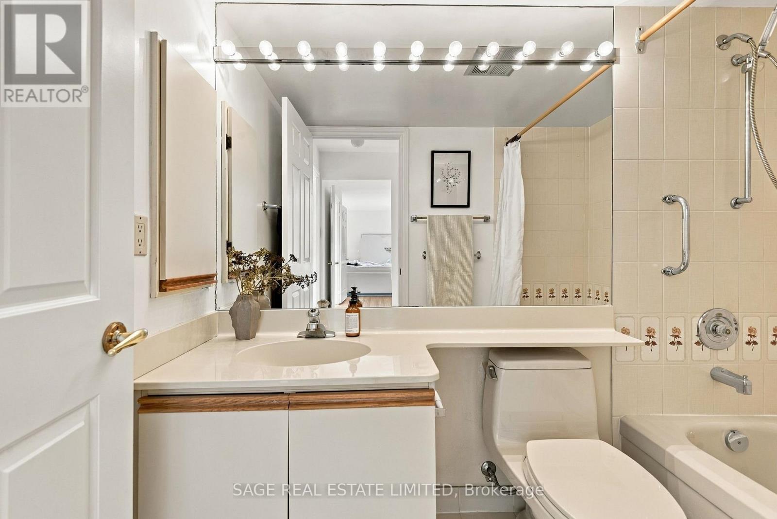 606 - 65 Spring Garden Avenue Property Photo 17