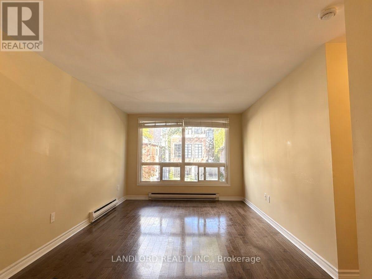 201 - 176 Howland Avenue Property Photo 3