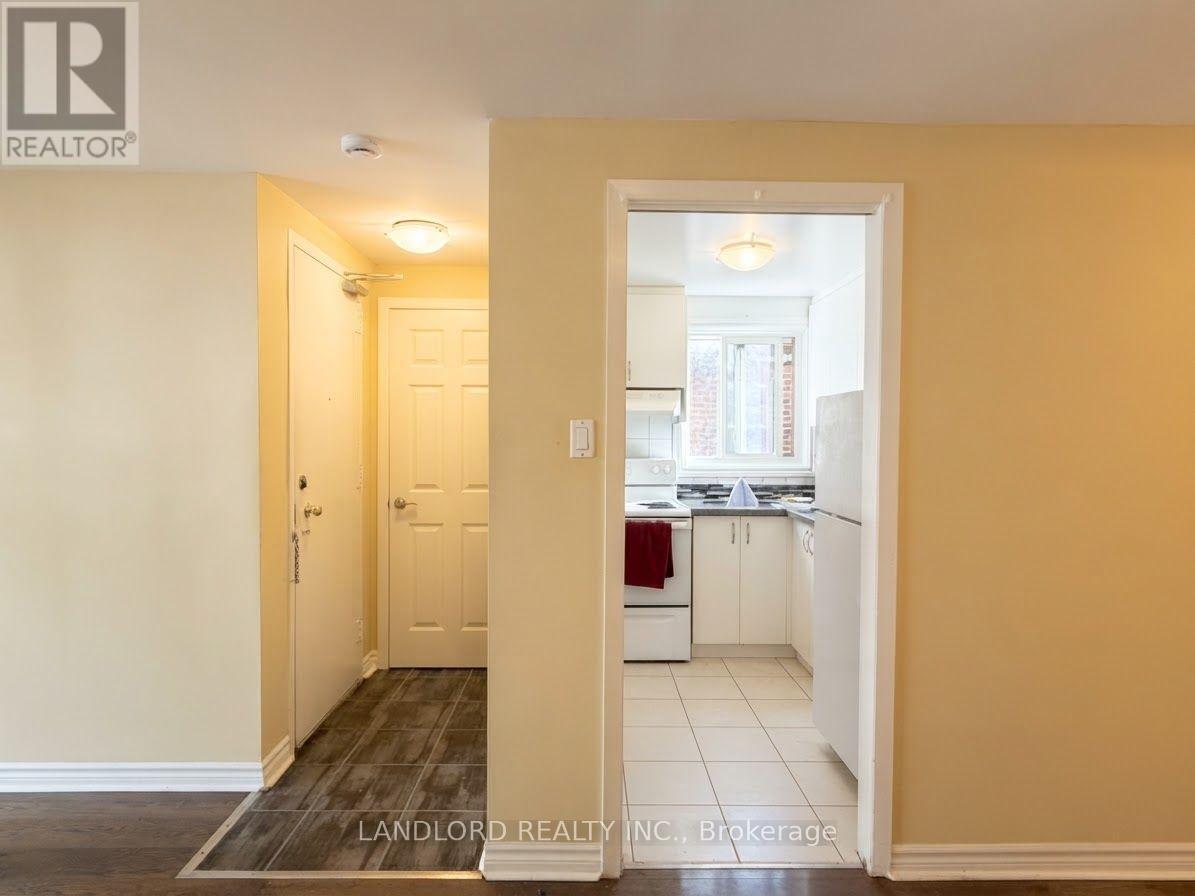201 - 176 Howland Avenue Property Photo 9