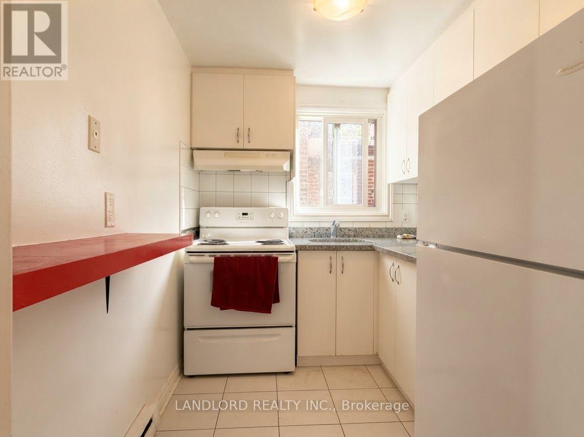 201 - 176 Howland Avenue Property Photo 11