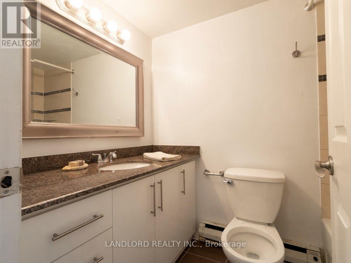 201 - 176 Howland Avenue Property Photo 12