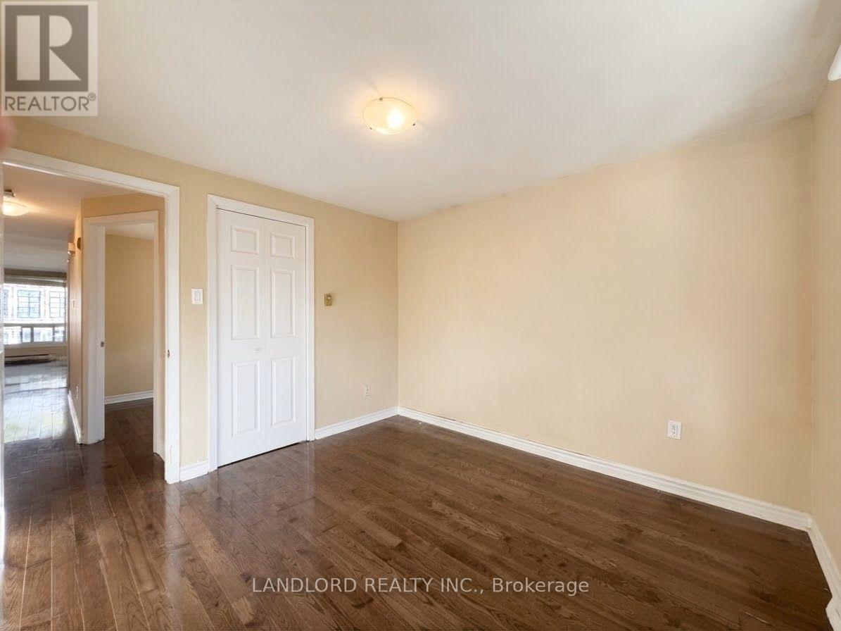 201 - 176 Howland Avenue Property Photo 17
