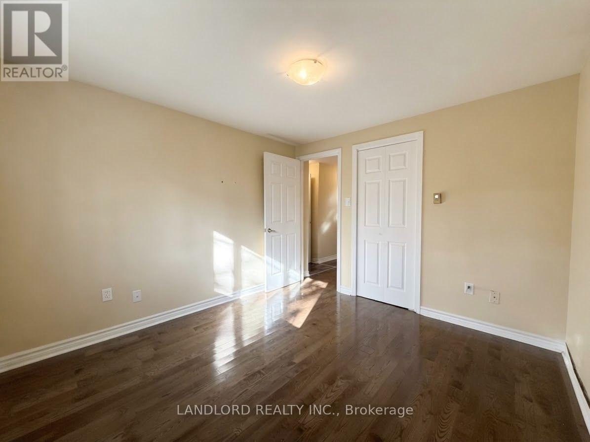 201 - 176 Howland Avenue Property Photo 18
