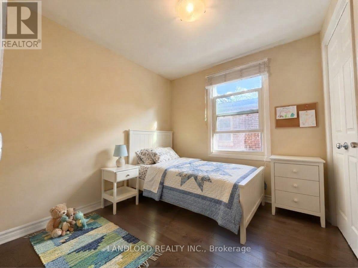 201 - 176 Howland Avenue Property Photo 19