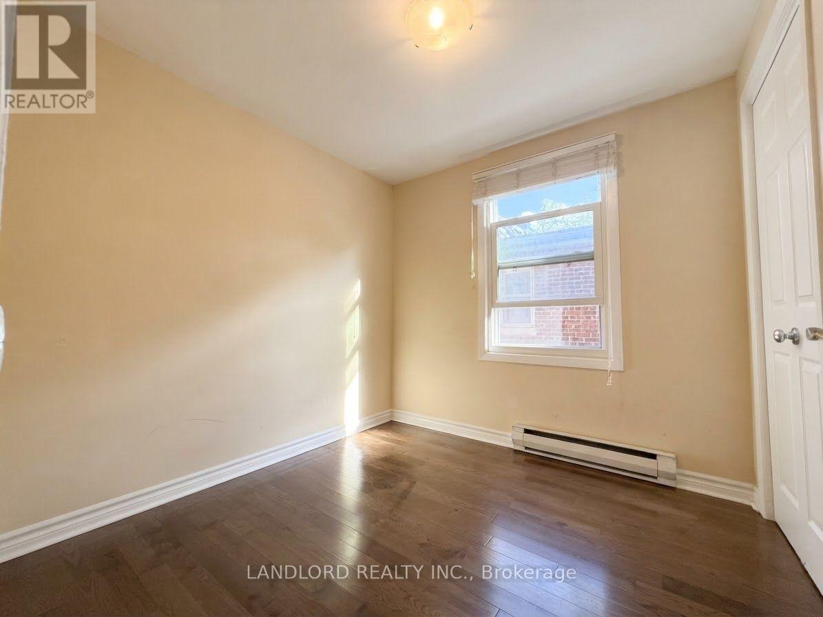 201 - 176 Howland Avenue Property Photo 20