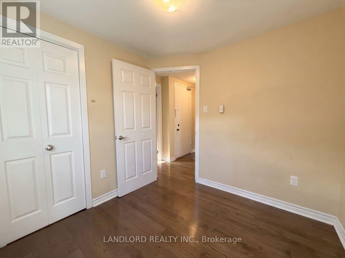 201 - 176 Howland Avenue Property Photo 21