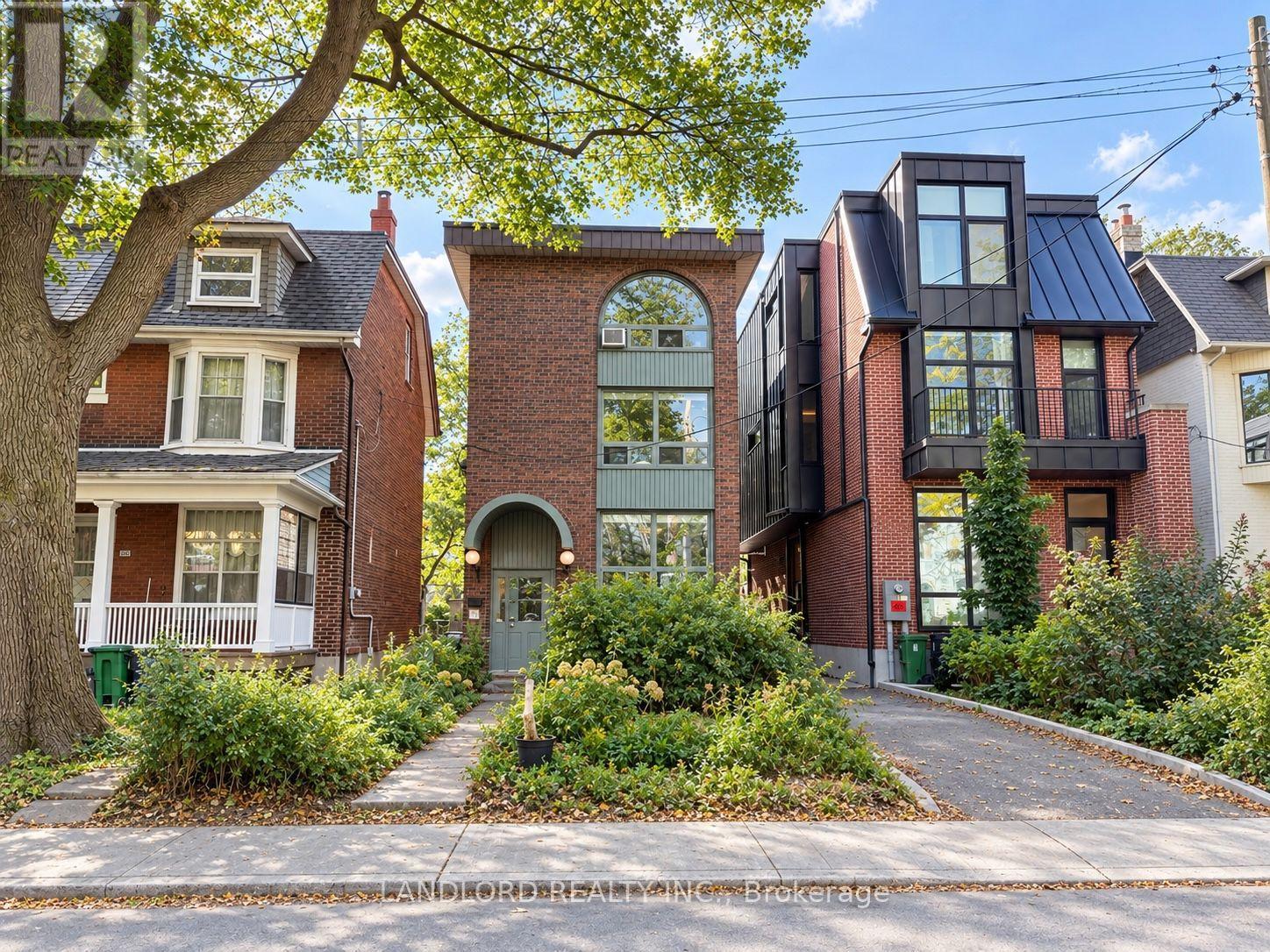 201 - 176 Howland Avenue Property Photo 25