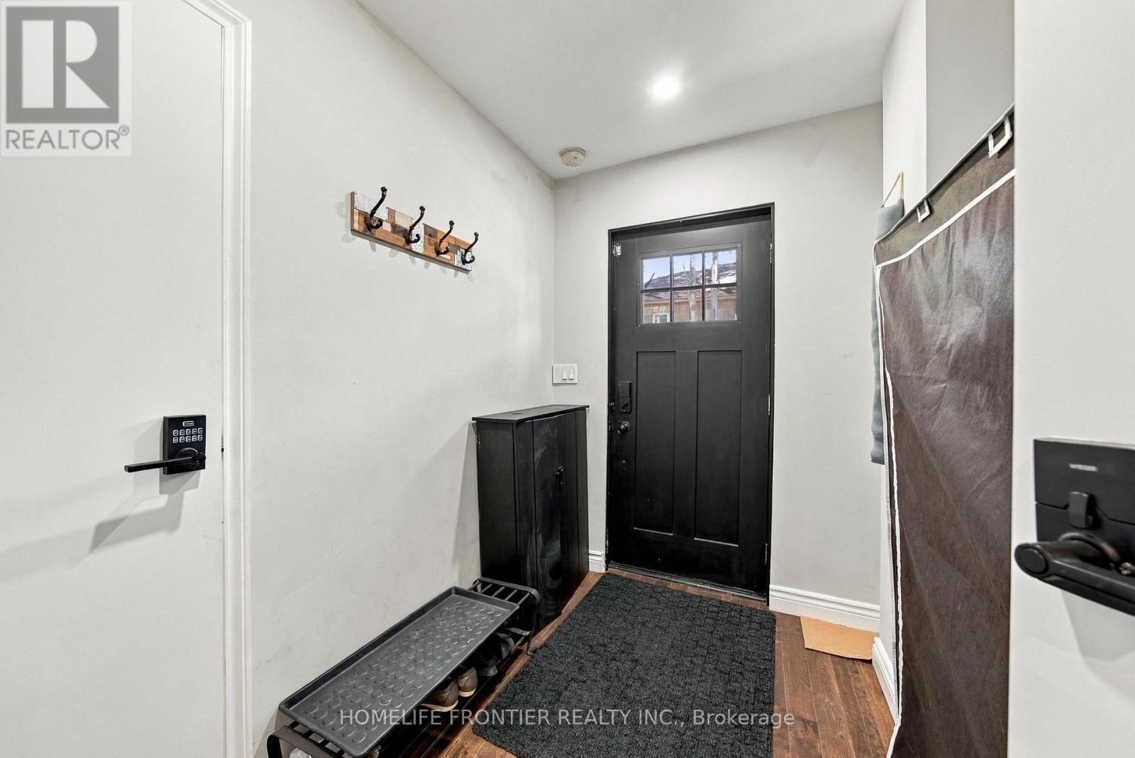 Upper - 122 Manning Avenue Property Photo 6