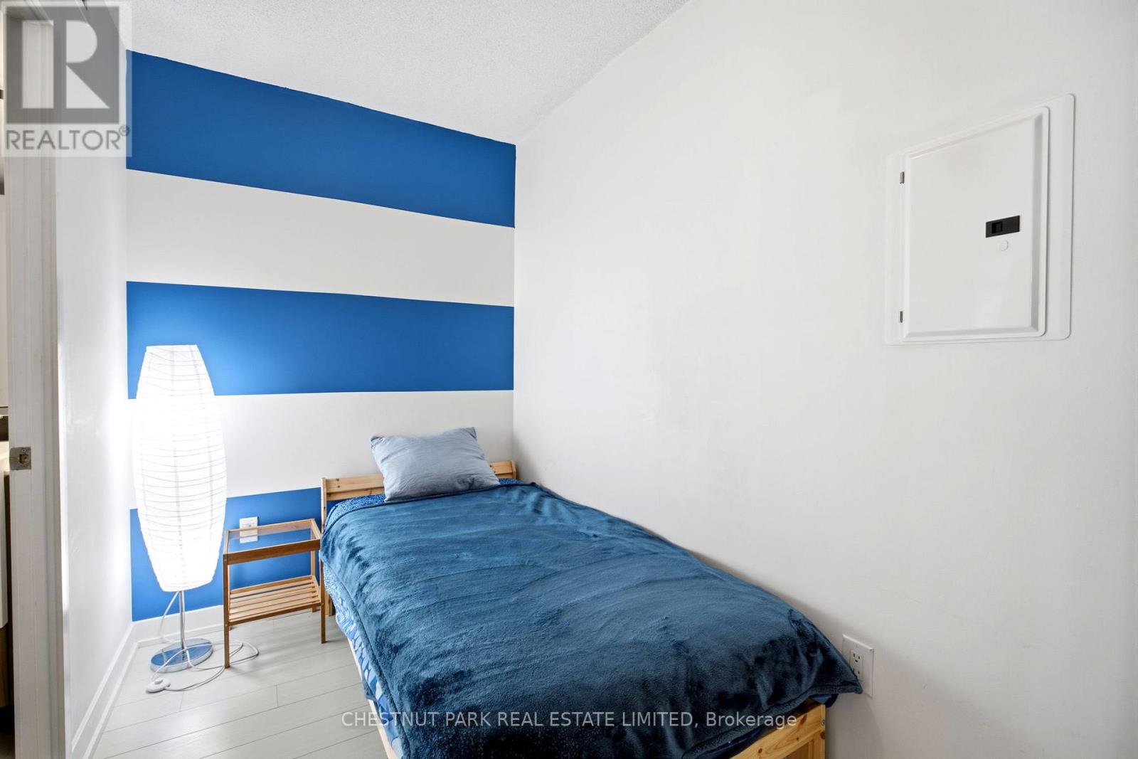 727 - 21 Iceboat Terrace Property Photo 23