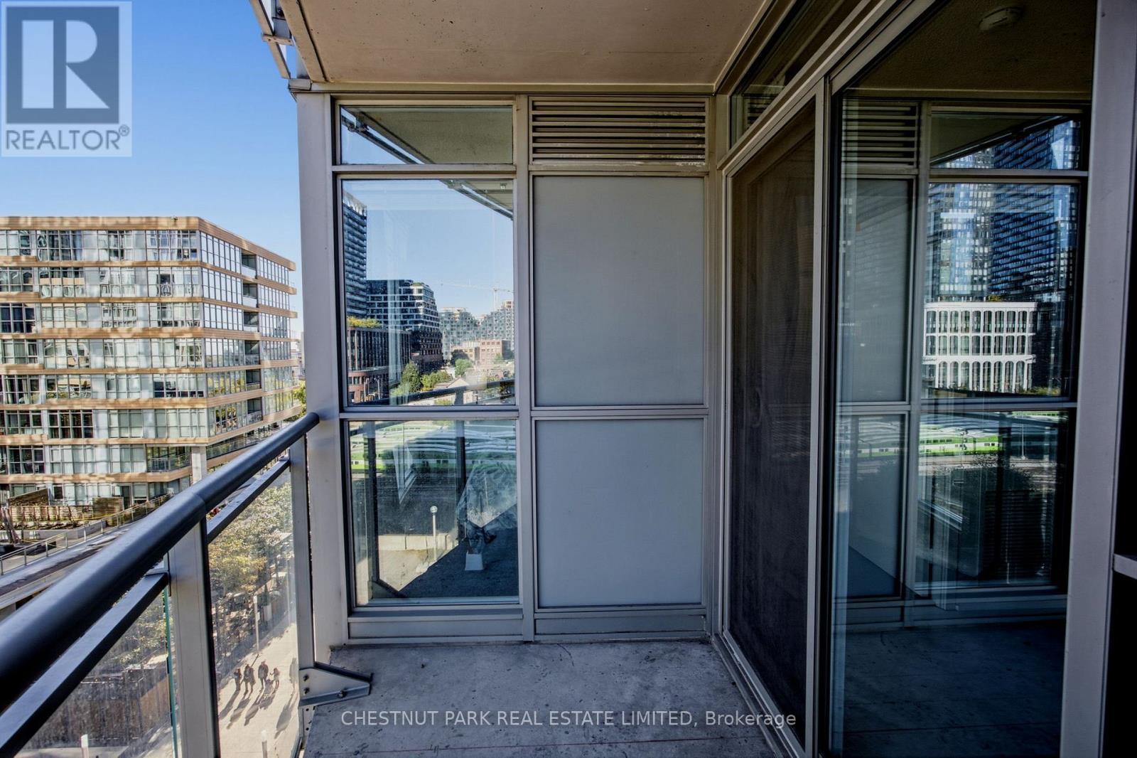 727 - 21 Iceboat Terrace Property Photo 25