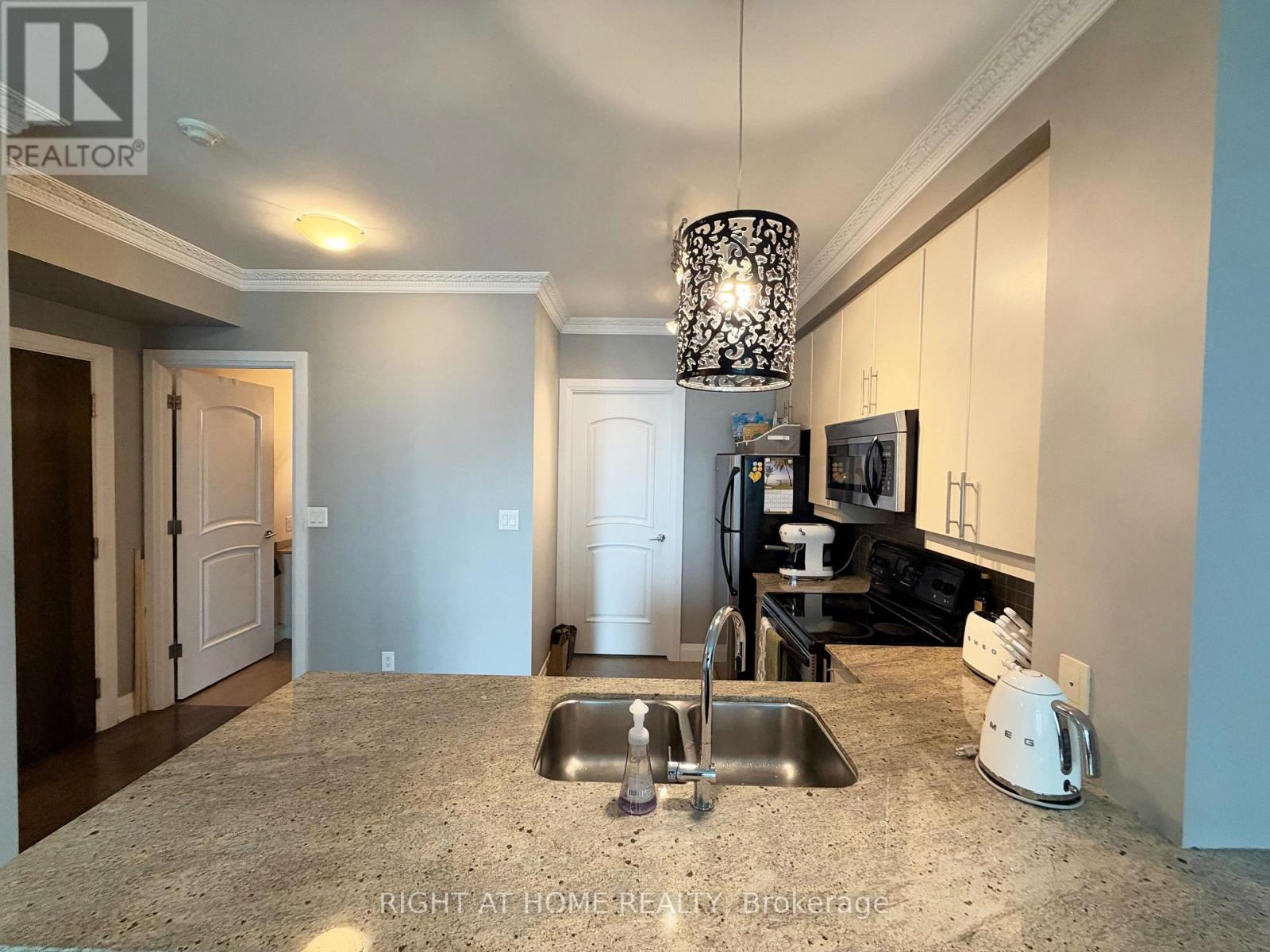 3407 - 16 Harbour Street Property Photo 9