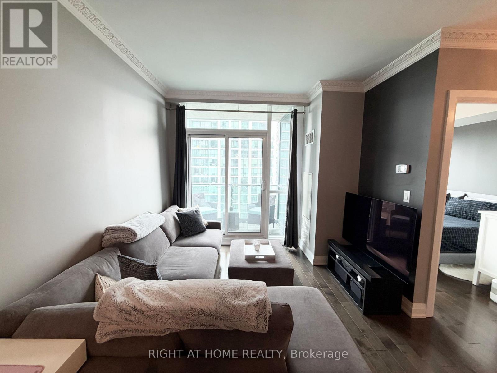 3407 - 16 Harbour Street Property Photo 12