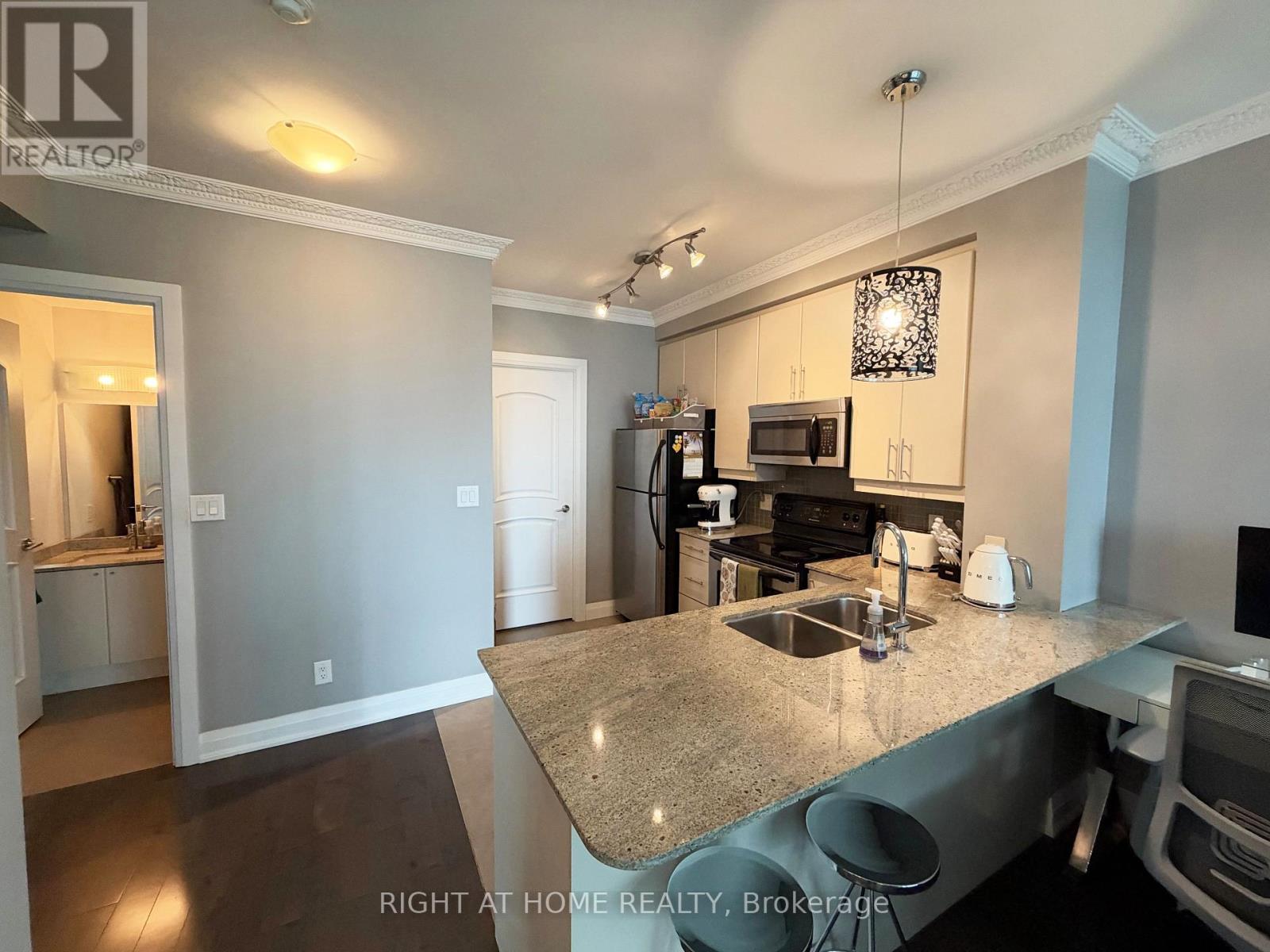 3407 - 16 Harbour Street Property Photo 23