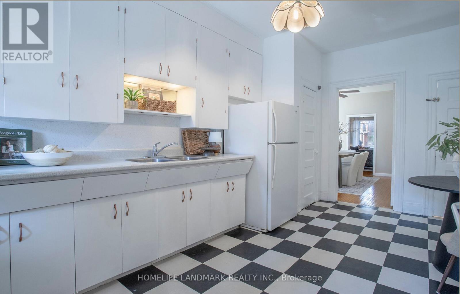 35 Dupont Street Property Photo 15
