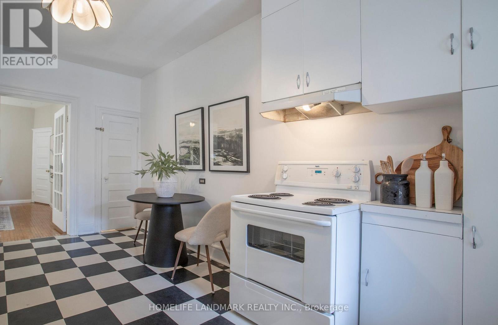 35 Dupont Street Property Photo 16