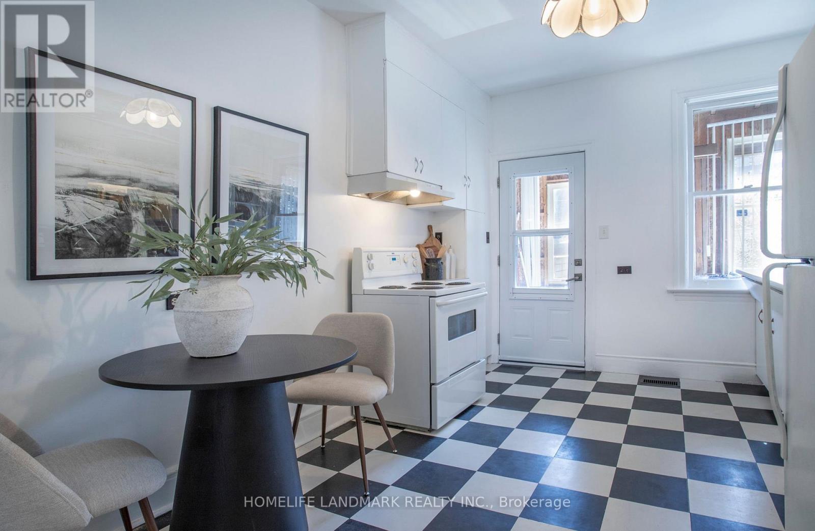 35 Dupont Street Property Photo 17
