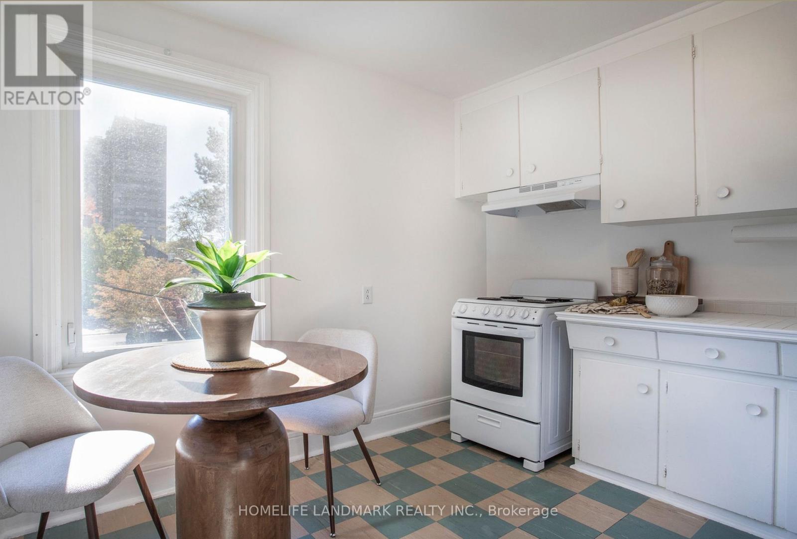 35 Dupont Street Property Photo 20
