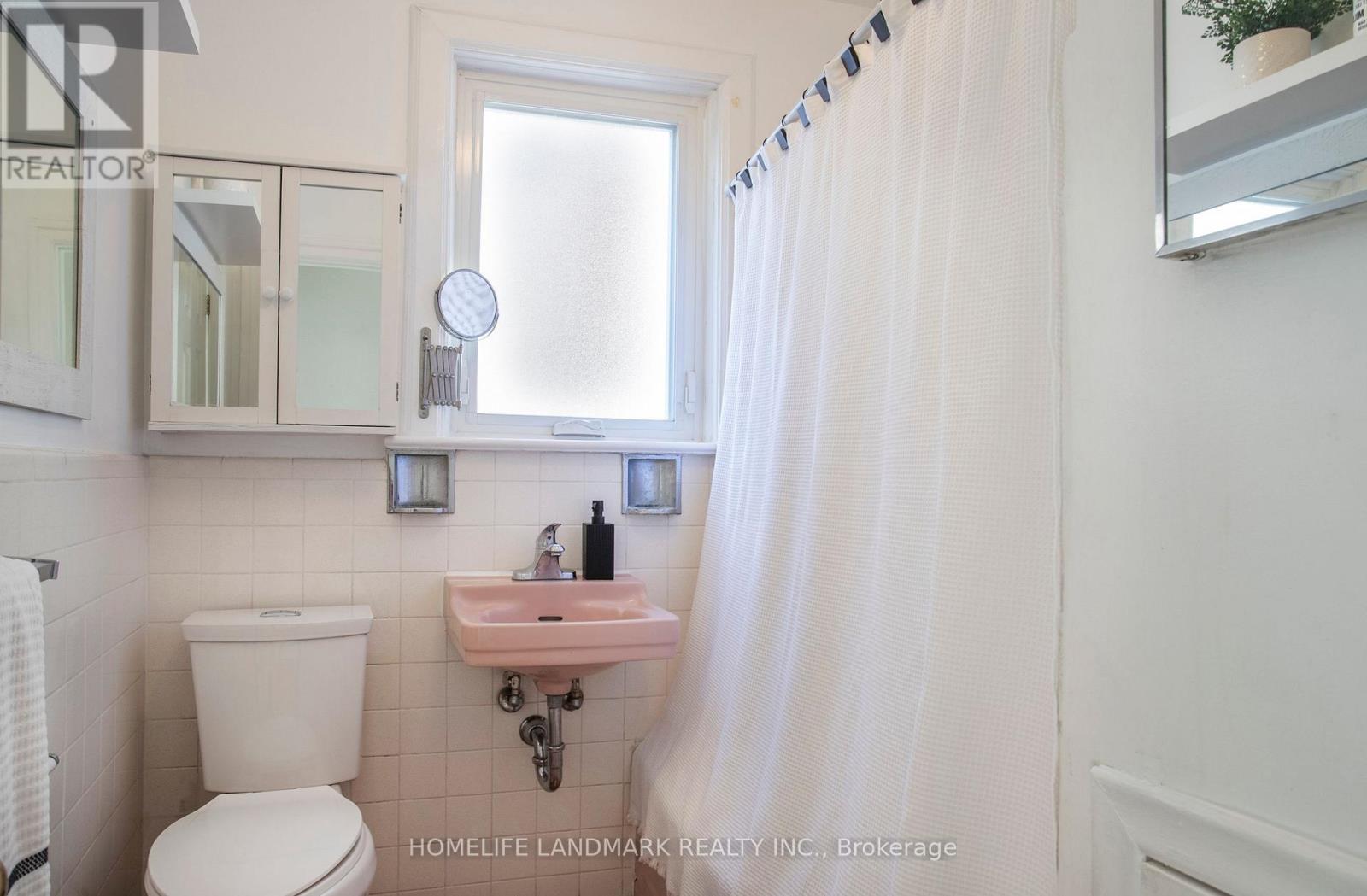 35 Dupont Street Property Photo 24