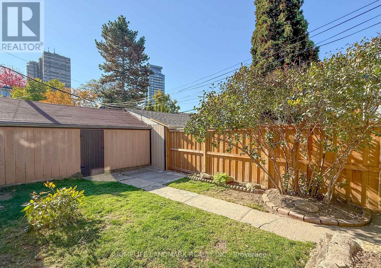 35 Dupont Street Property Photo 47