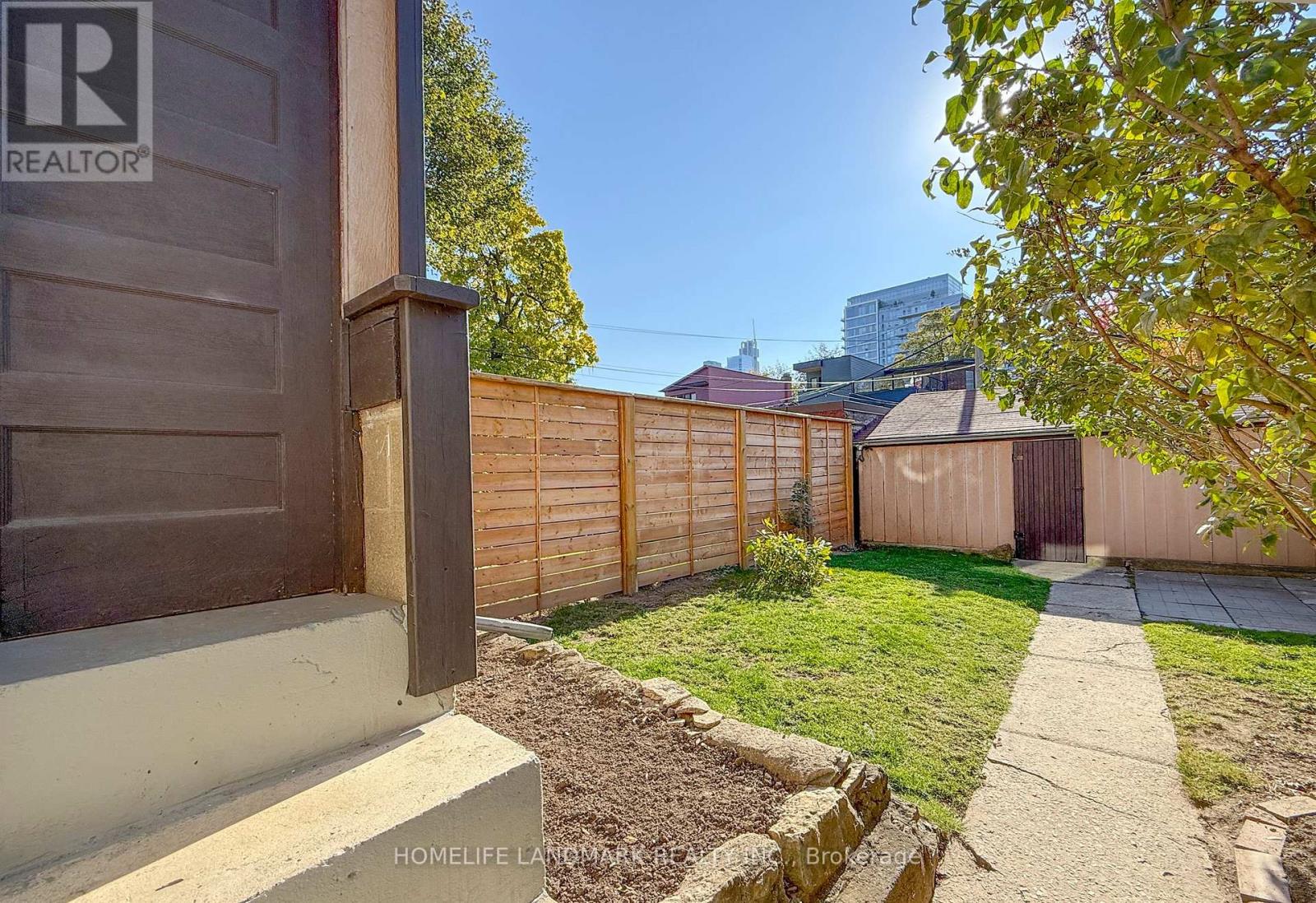 35 Dupont Street Property Photo 48