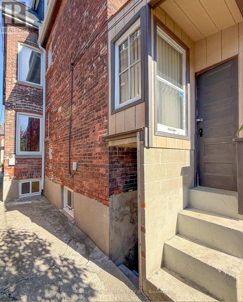 35 Dupont Street Property Photo 49