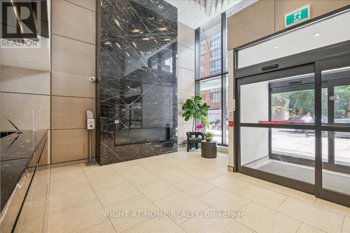 1702 - 2a Church Street Property Photo 4