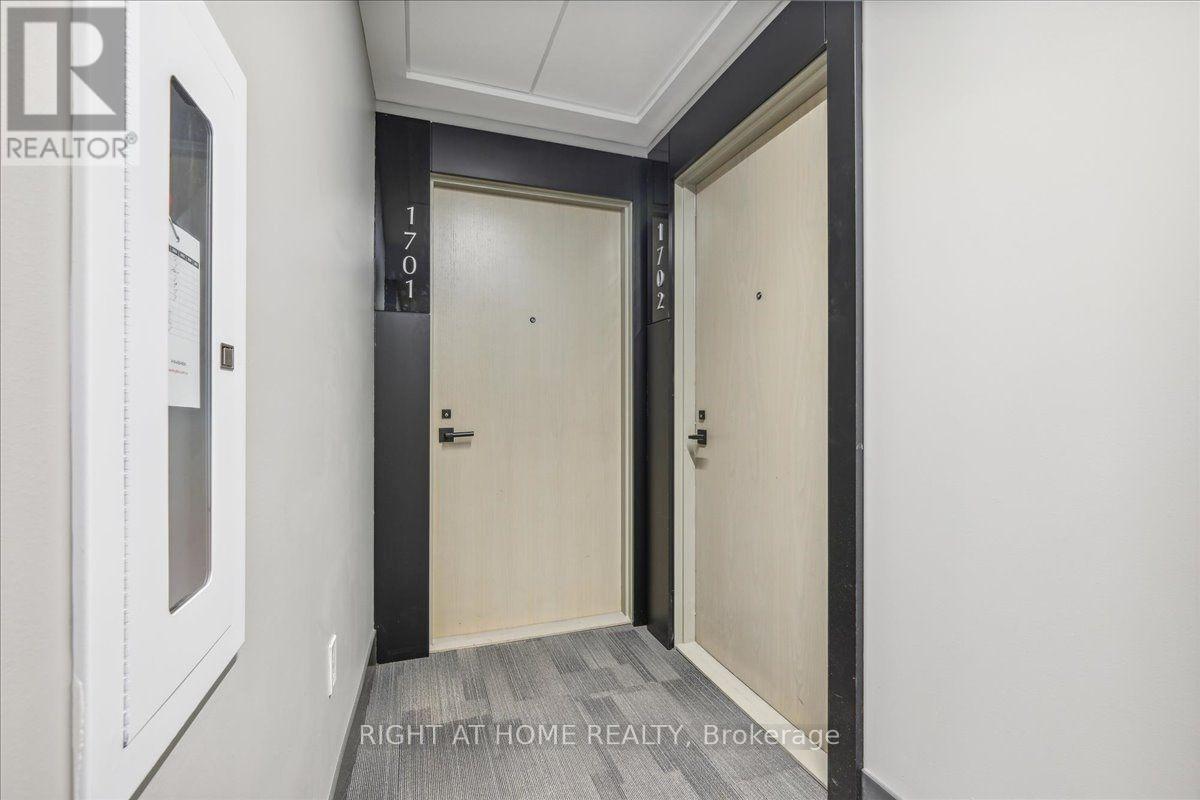 1702 - 2a Church Street Property Photo 7
