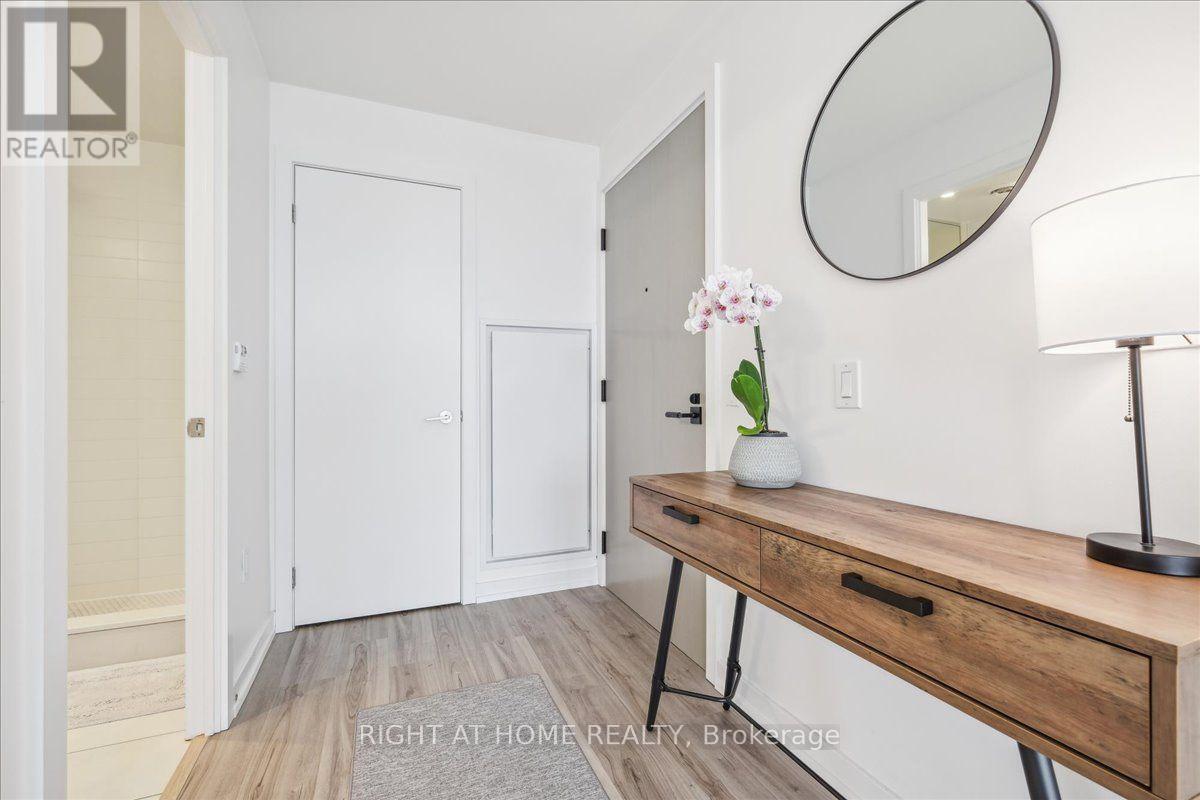 1702 - 2a Church Street Property Photo 8