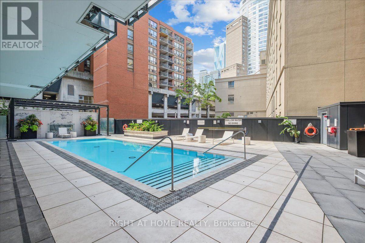 1702 - 2a Church Street Property Photo 24