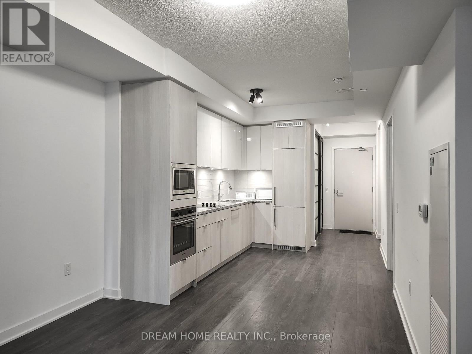 712 - 115 BLUE JAYS WAY Property Photo 1
