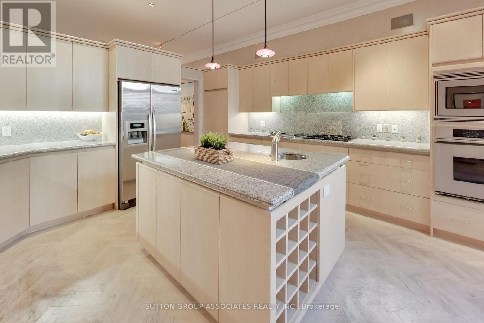 C14109720 Property Photo 11