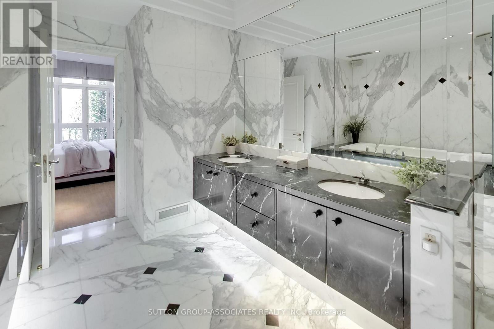 C14109720 Property Photo 21