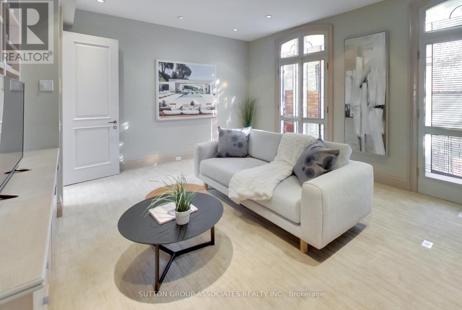 C14109720 Property Photo 23