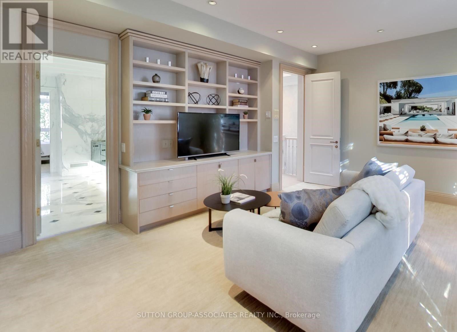 C14109720 Property Photo 24