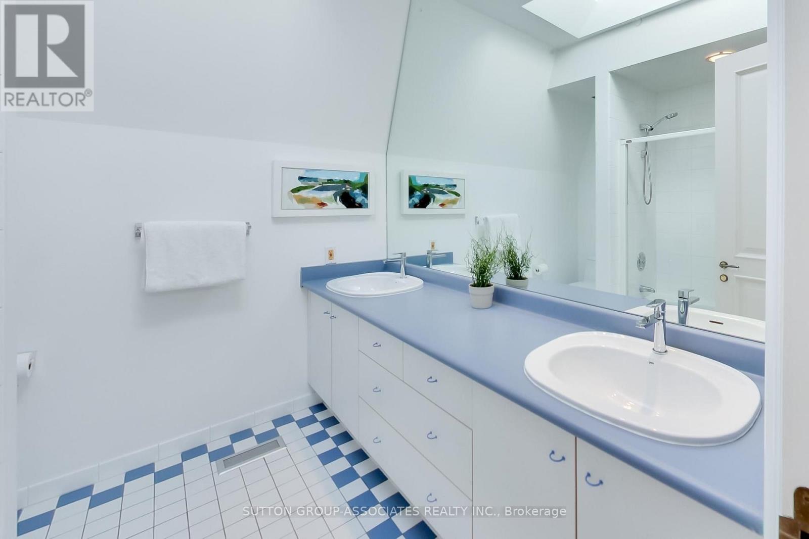 C14109720 Property Photo 29