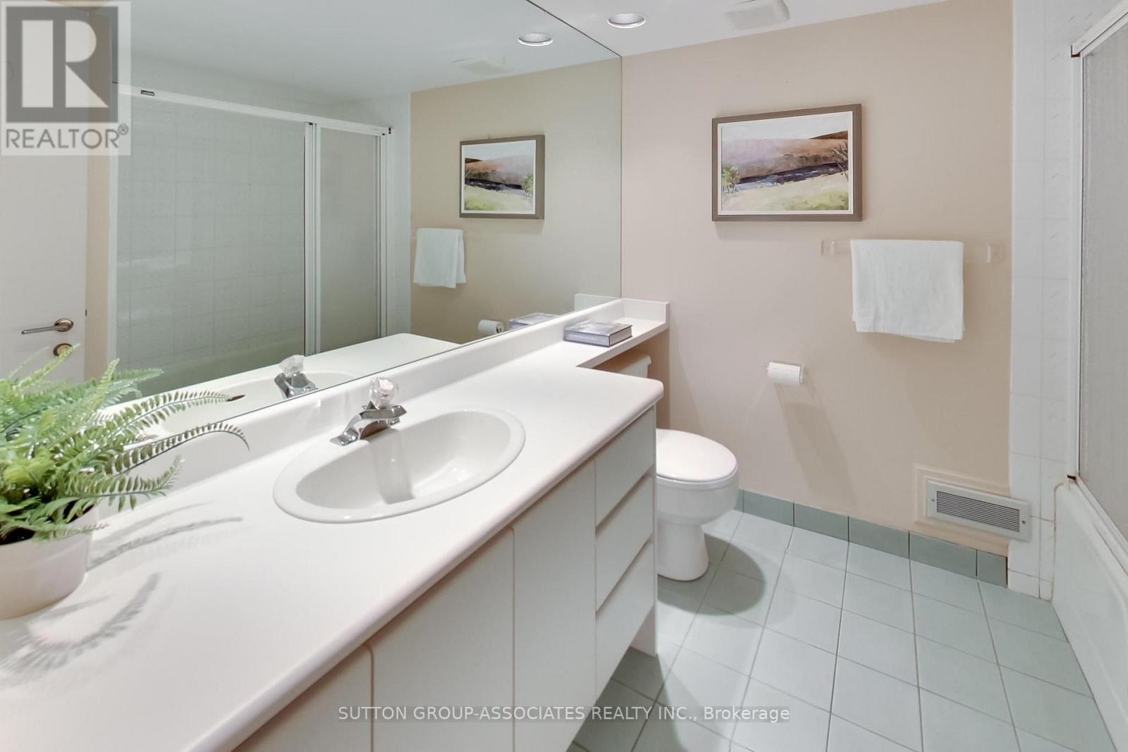 C14109720 Property Photo 32