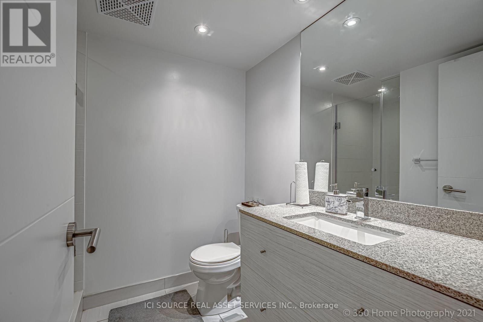 1020 - 525 Adelaide Street W Property Photo 5