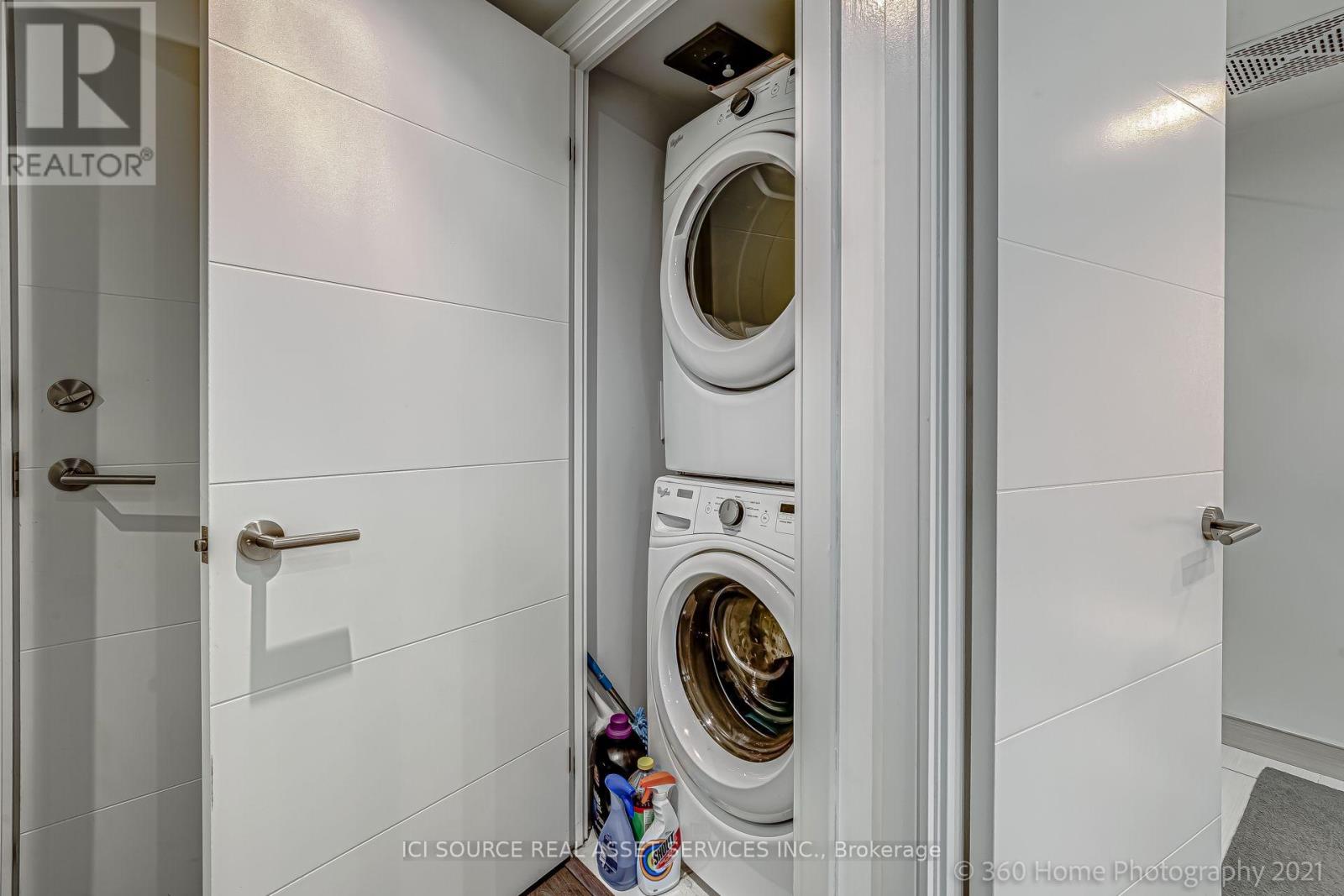 1020 - 525 Adelaide Street W Property Photo 7