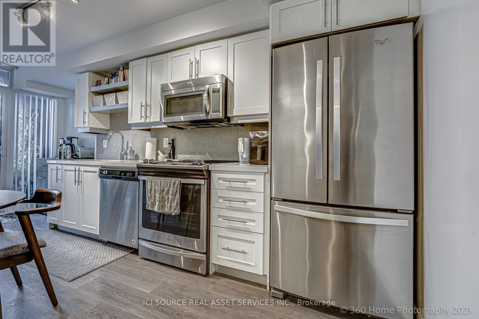 1020 - 525 Adelaide Street W Property Photo 9