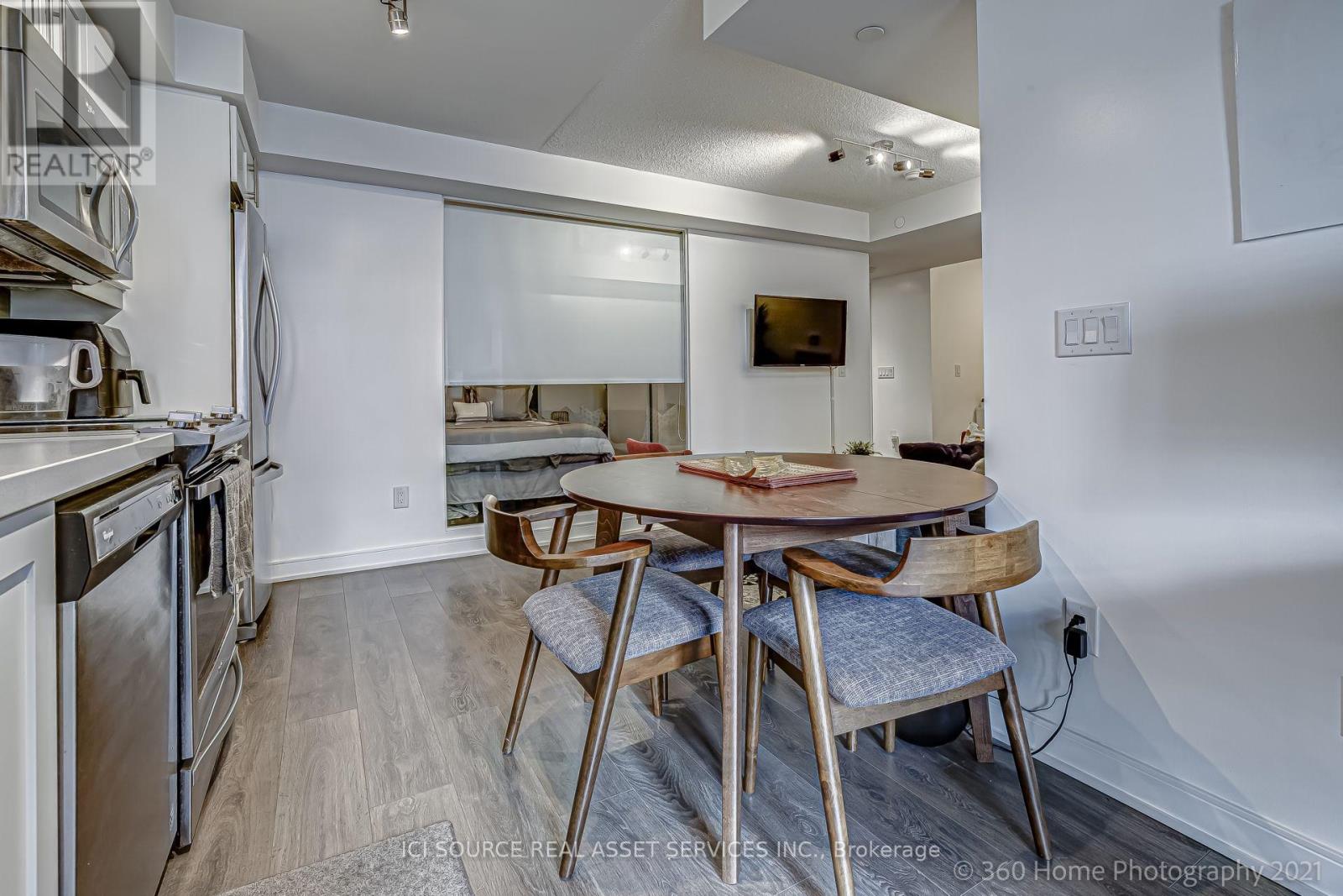 1020 - 525 Adelaide Street W Property Photo 11