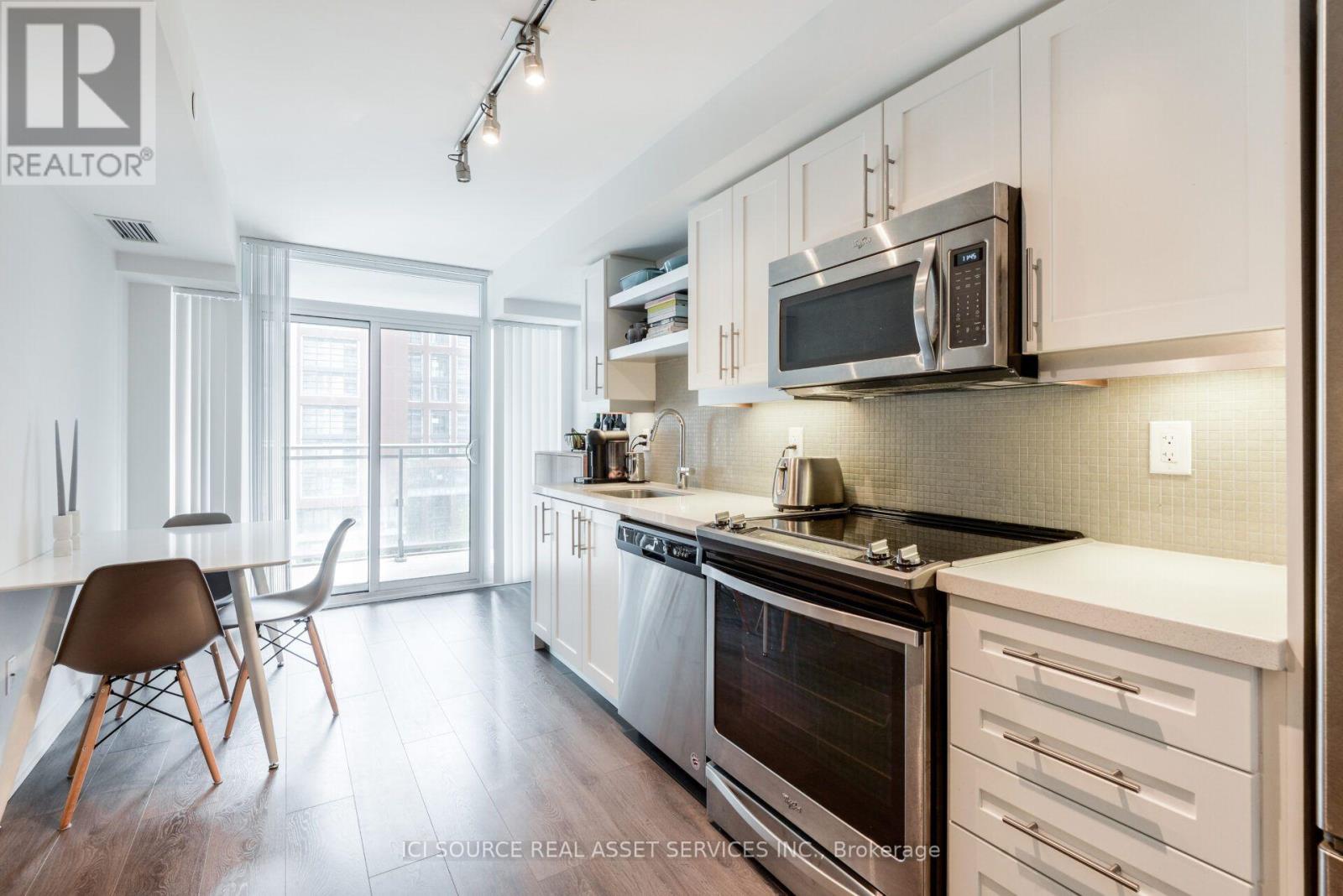 1020 - 525 Adelaide Street W Property Photo 13
