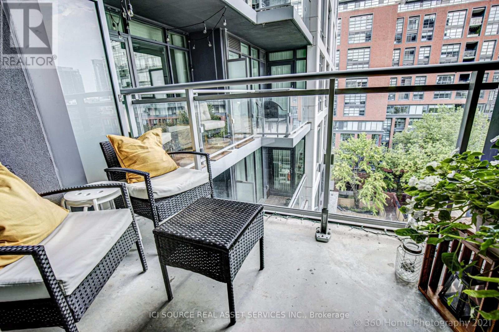 1020 - 525 Adelaide Street W Property Photo 15