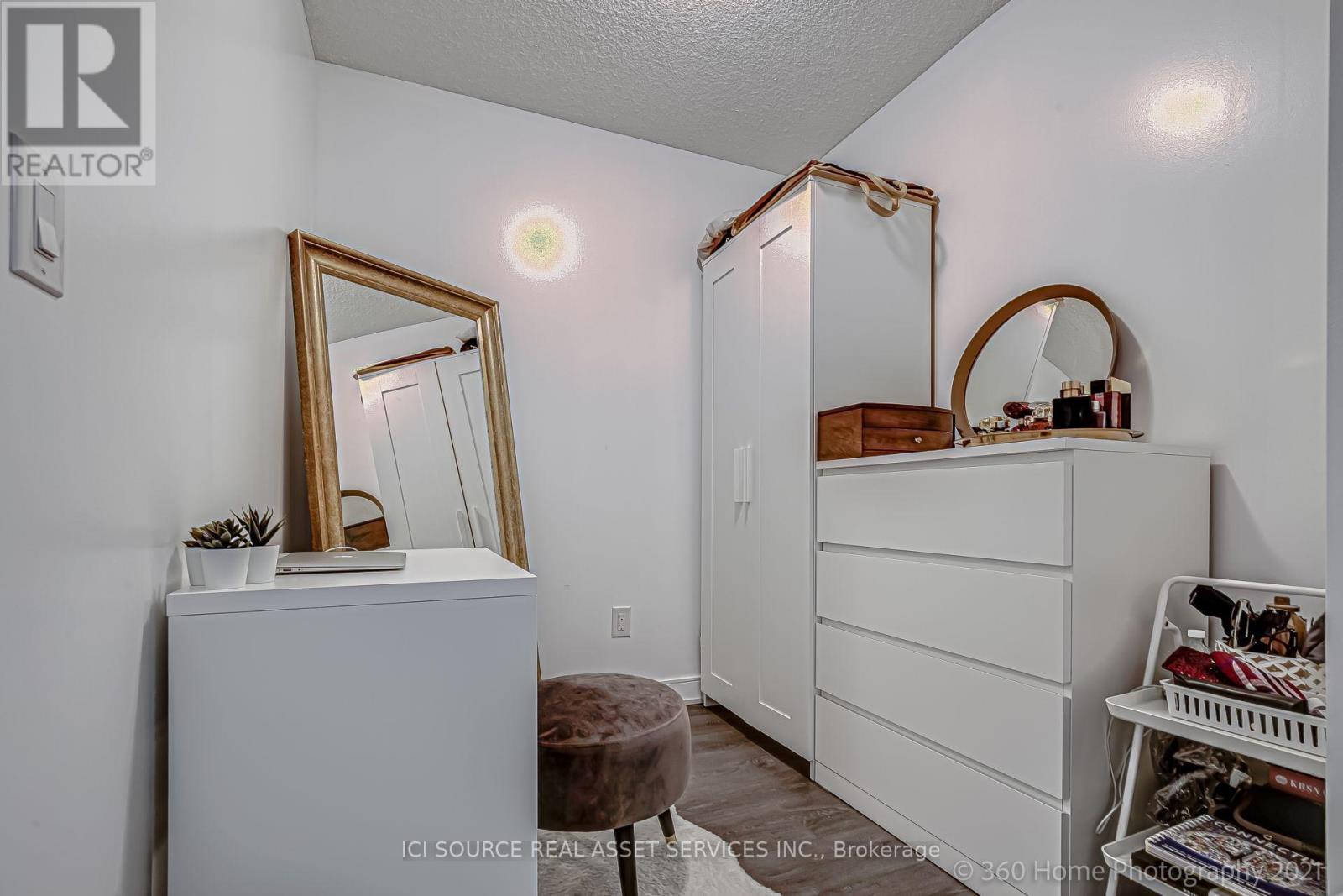 1020 - 525 Adelaide Street W Property Photo 16