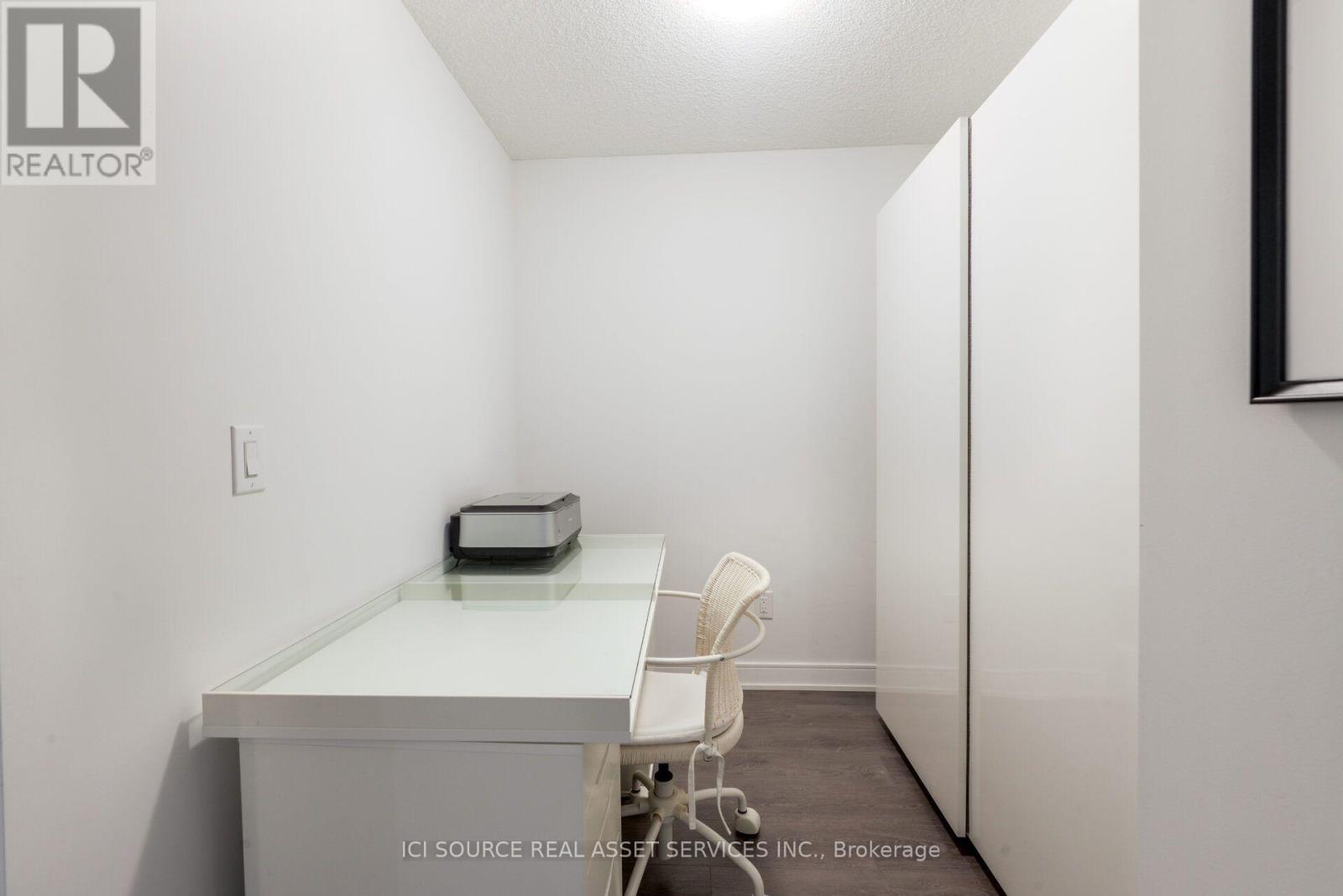 1020 - 525 Adelaide Street W Property Photo 17