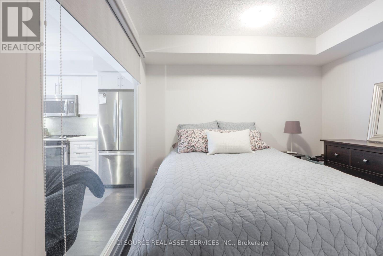 1020 - 525 Adelaide Street W Property Photo 18