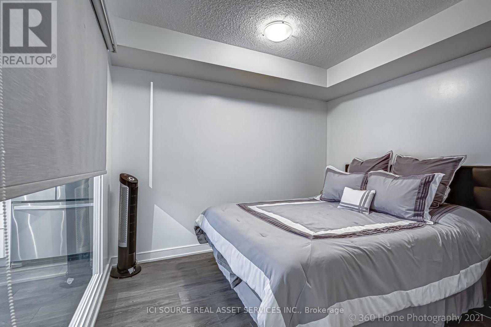 1020 - 525 Adelaide Street W Property Photo 19